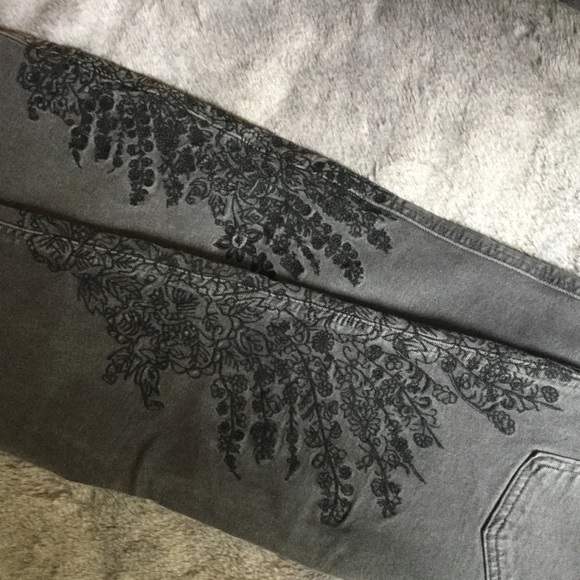 WTF cropped embroidered denim - Picture 4 of 5
